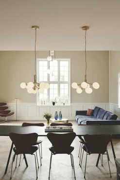 Apiales 9 lysekrone, børstet messing/opal