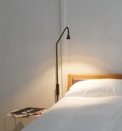 Austere væglampe, sort