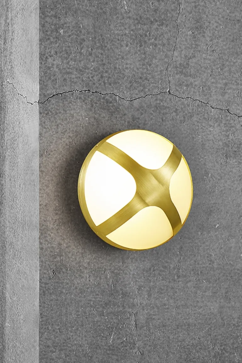 Cross 20 udendørs væglampe, messing