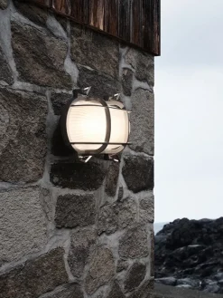 Helford udendørs væglampe, nikkel