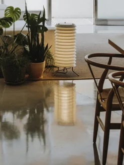 Maija 30 gulvlampe, hvid