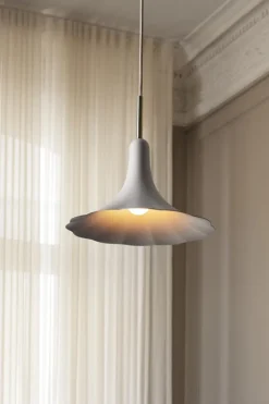 Petalii 1 pendel small, poleret messing/hvid