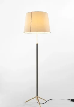 Pie de salón Gulvlampe G1 beige pergament/messing