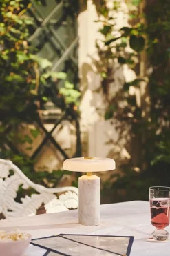 TRIP portable batterilampe / bordlampe, carrara/opal